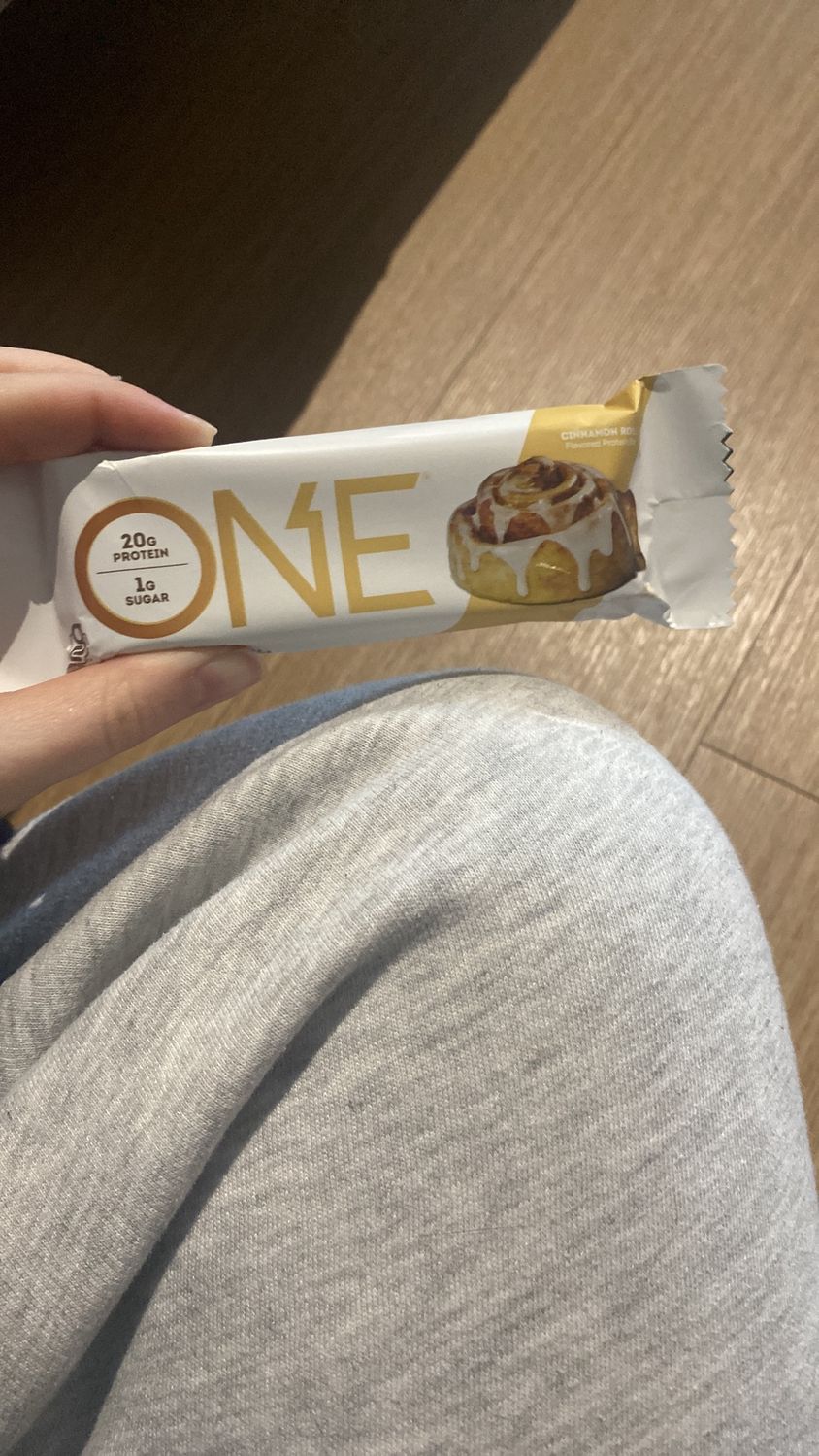 one cinnamon roll protein bar single