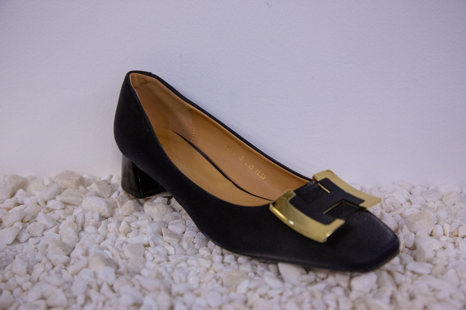 Black Patent Leather Pumps with Luxury H Symbol – Auckley M Boutique