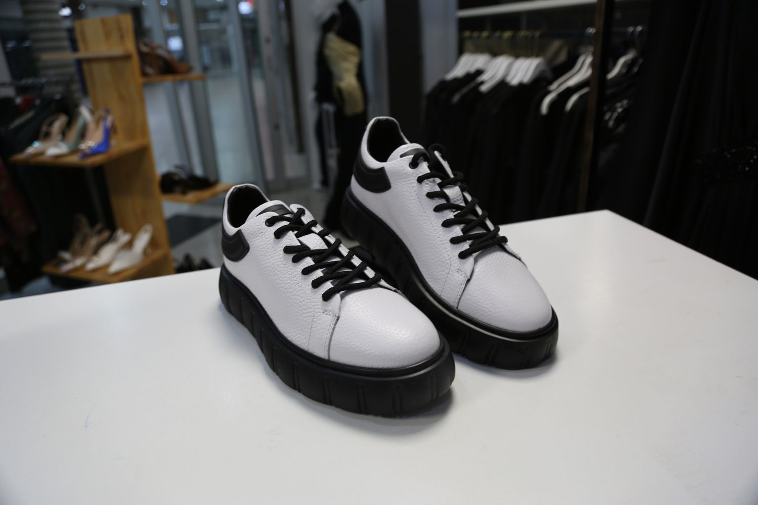 MEN'S WHITE LOAFERS