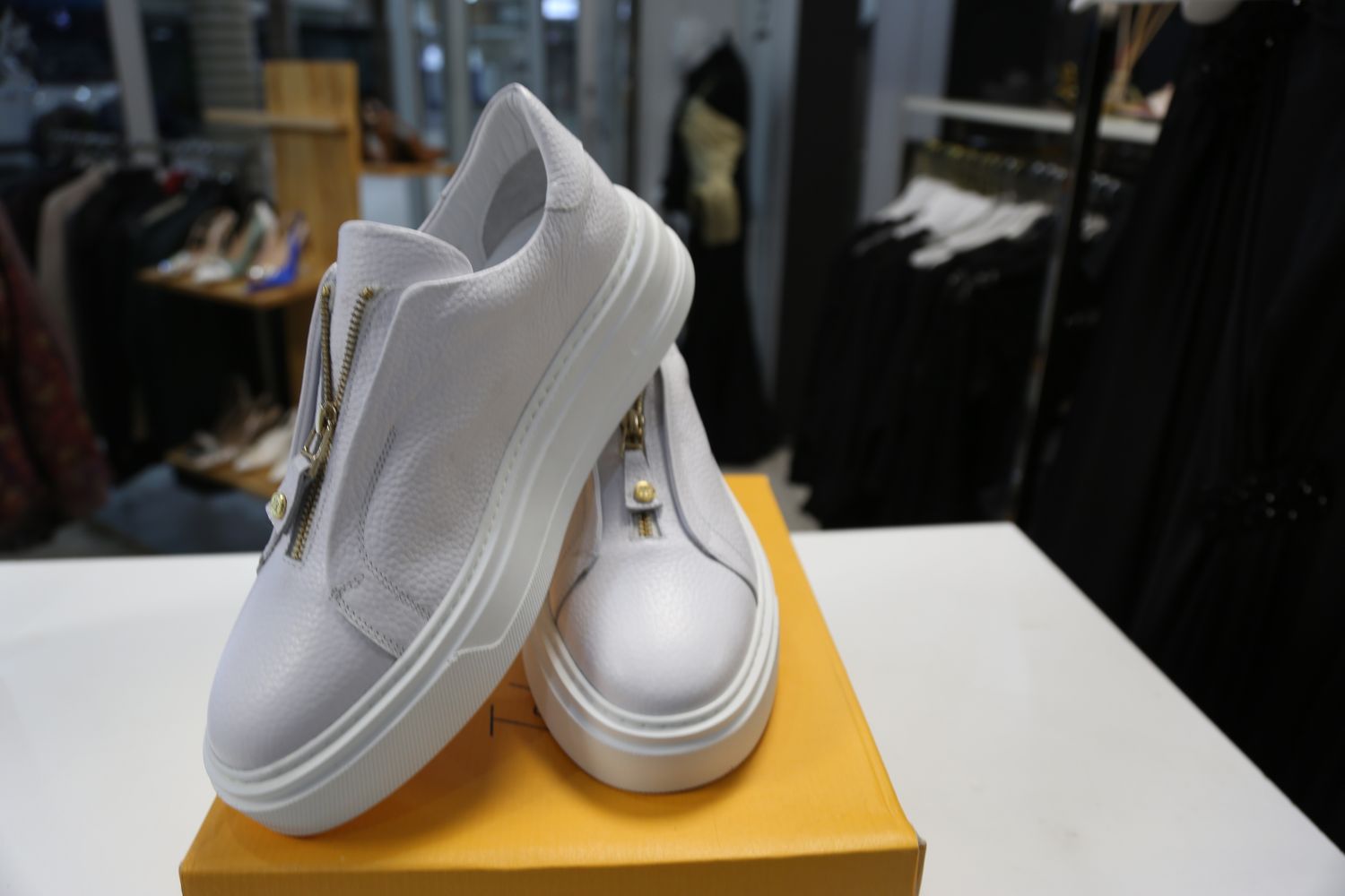 MEN'S WHITE ZIP LINE LOAFERS