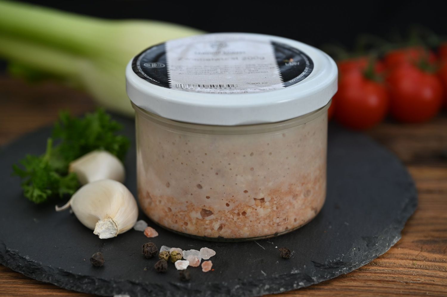 Gekochte Zwiebelwurst im Glas