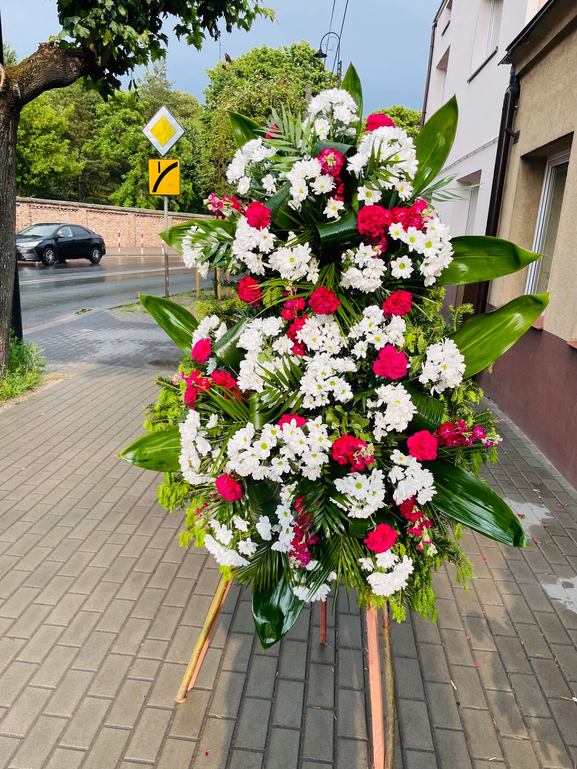 Wieniec pogrzebowy na podkładzie 4