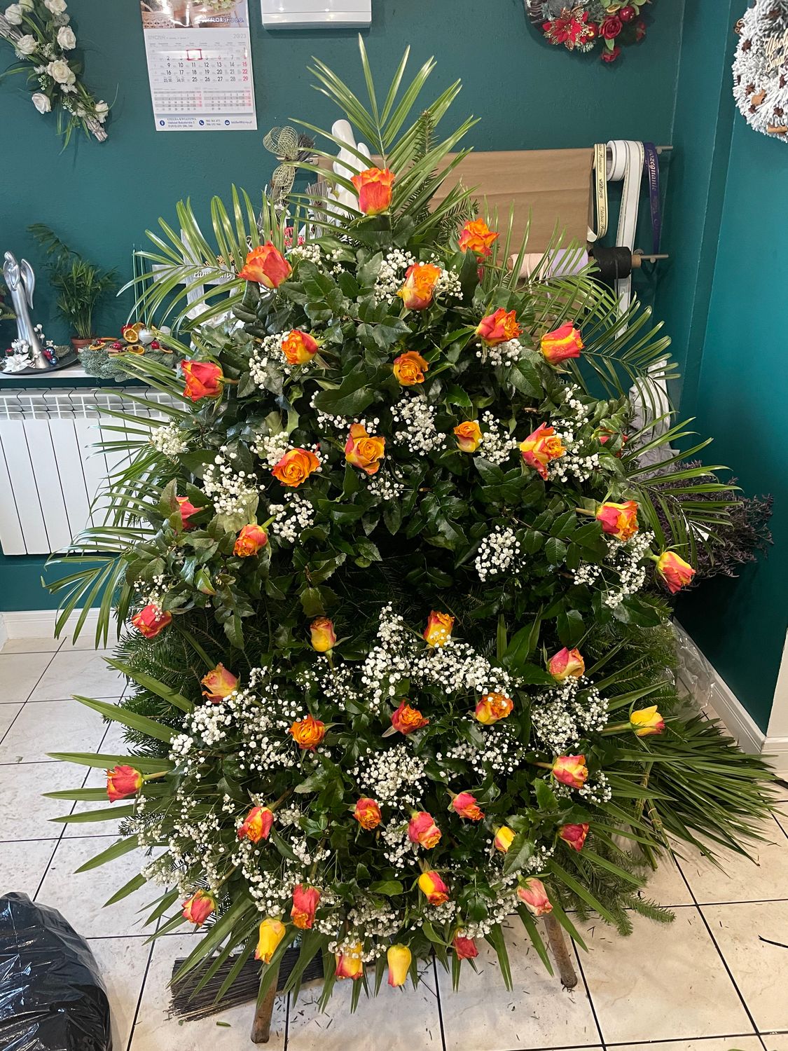 Wieniec pogrzebowy na podkładzie 28