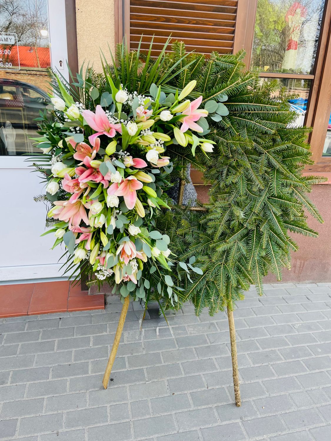 Wieniec pogrzebowy na podkładzie 36