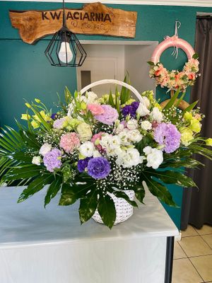 Kosz z pastelowej eustomy