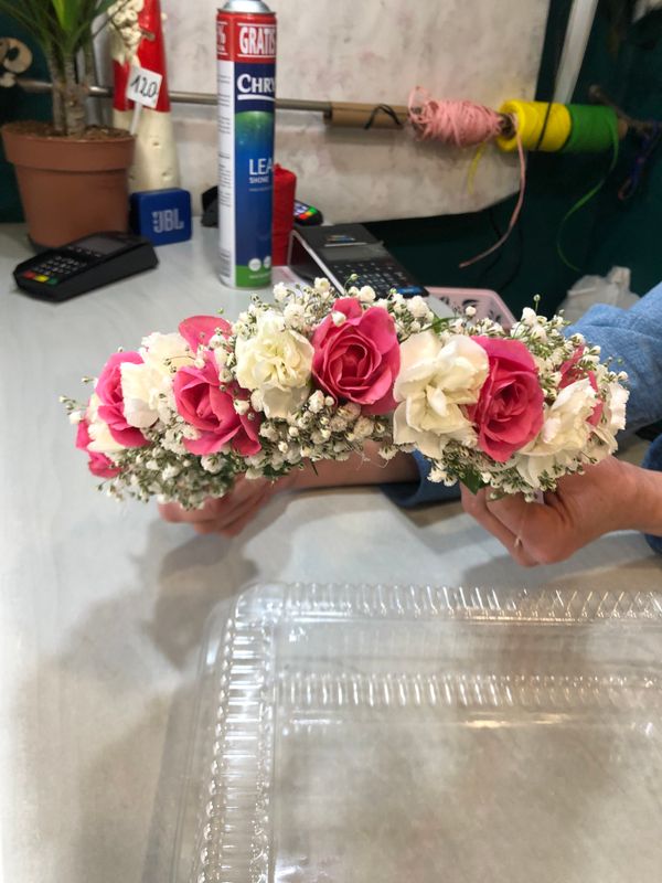 Wianek na głowę z pąków kwiatów