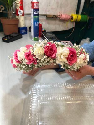 Wianek na głowę z pąków kwiatów