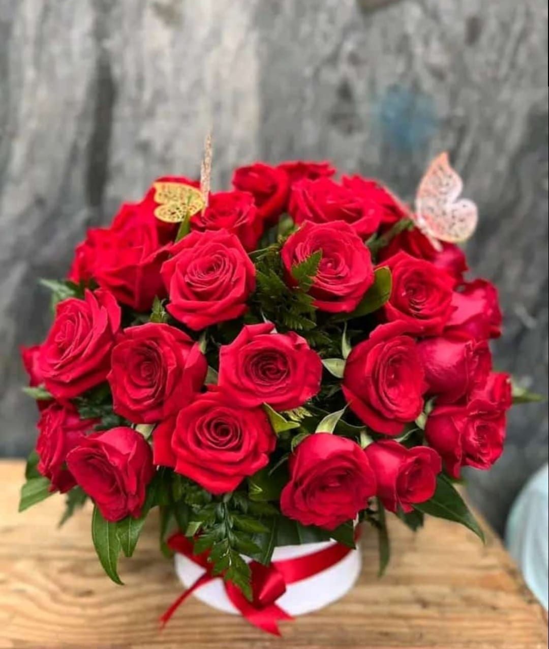Rosas y mariposas