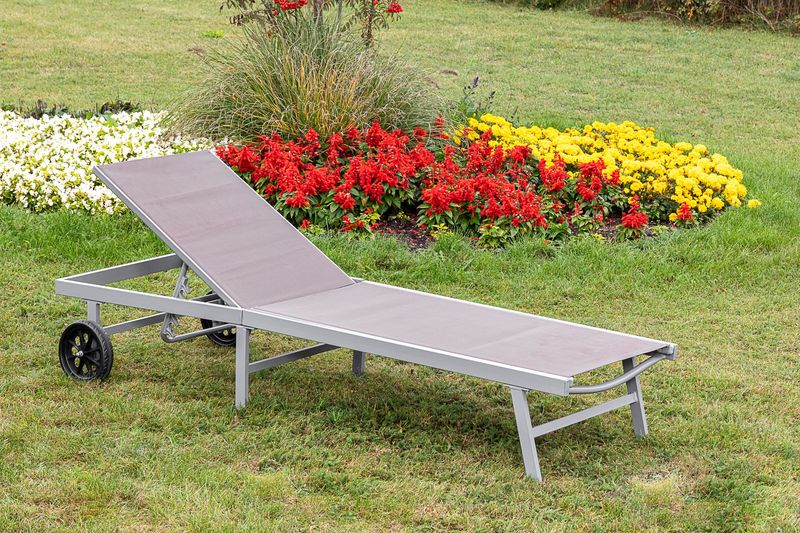 Tessin - hochwertige Gartenliege mit Rollen
