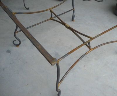 Table basse, piètement en fer forgé ,grosses sections