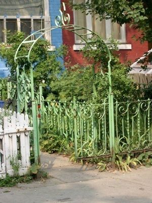 Arche d'entrée de jardin en fer forgé