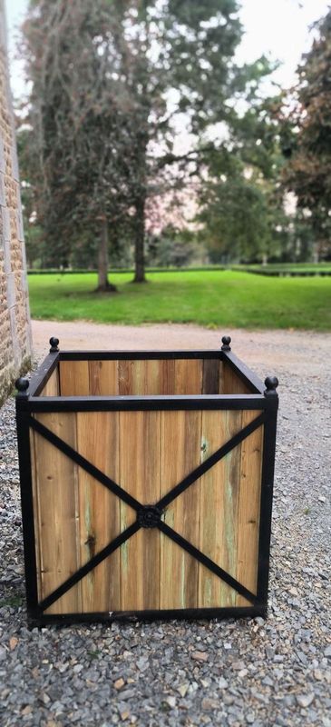 BAC A ORANGER ,cadre en fer plein et cornière de 4 cm, bois classe 4 BAC A ORANGER ,cadre en fer plein et cornière de 4 cm, bois classe 4