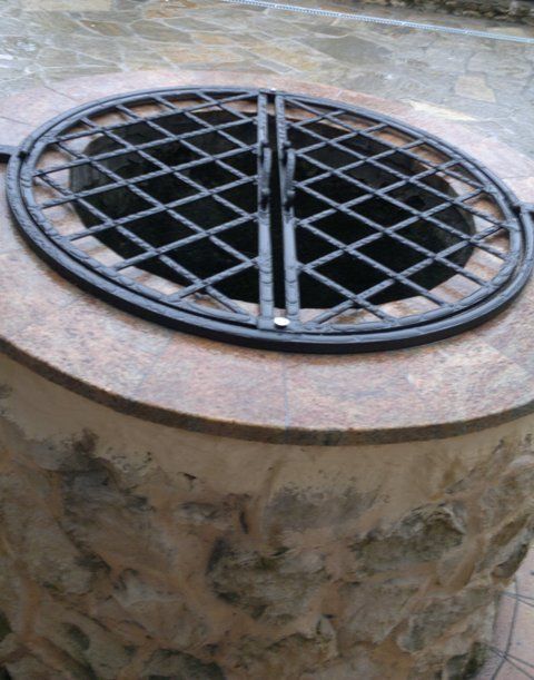 Grille de puits en fer forgé pour margelle Grille de puits en fer forgé pour margelle