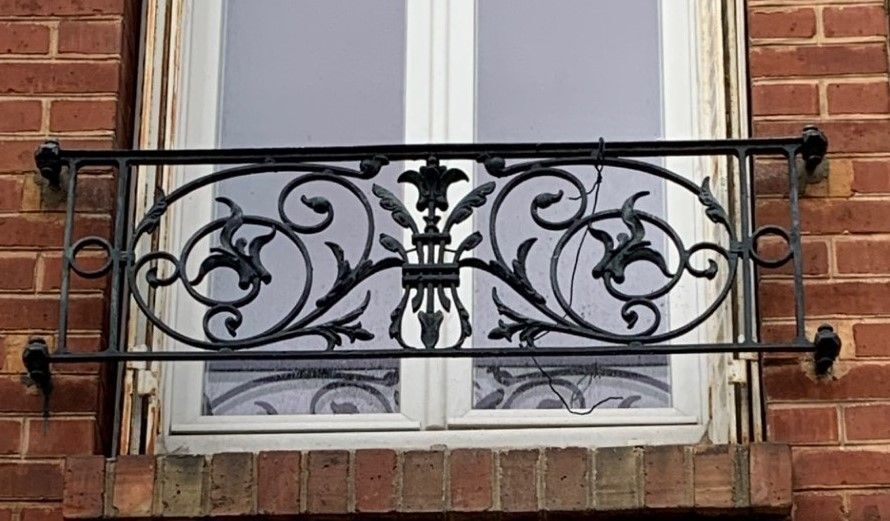 appui de fenêtre ,garde corps ,modèle SURESNES ,reproduction d un ancien modèle appui de fenêtre ,garde corps ,modèle SURESNES ,reproduction d un ancien modèle