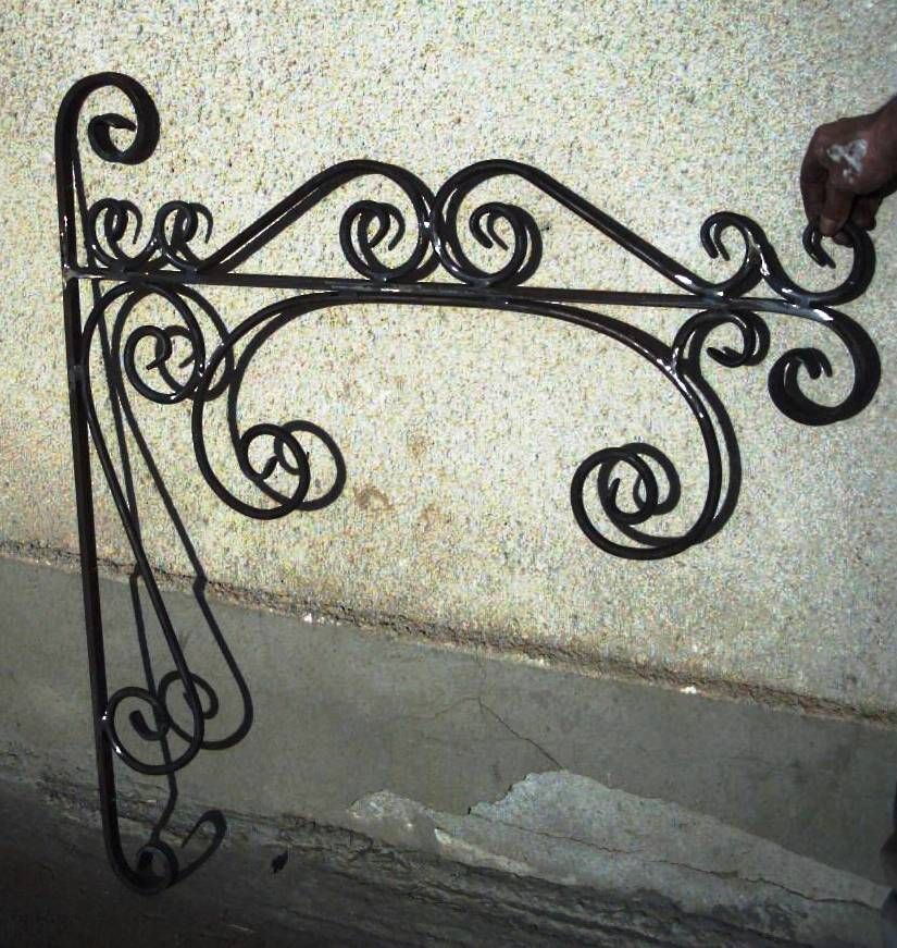 Potence fabriquée pour une enseigne de magasin Potence fabriquée pour une enseigne de magasin