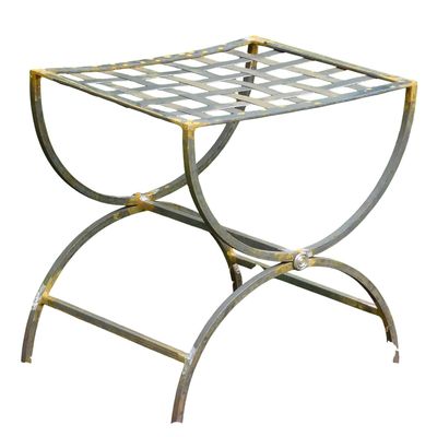 Tabouret en fer forgé, assise métal tressé Tabouret en fer forgé, assise métal tressé