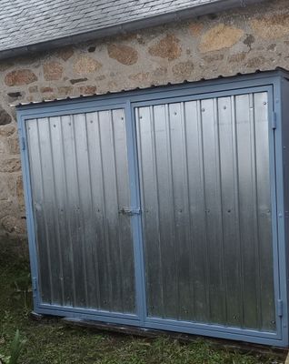 abri a bois en fer et tôle,2m x 1m x 170 cm abri a bois en fer et tôle,2m x 1m x 170 cm