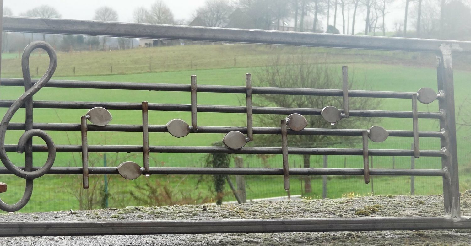appui de fenêtre ,garde corps pour amateurs de musique appui de fenêtre ,garde corps pour amateurs de musique