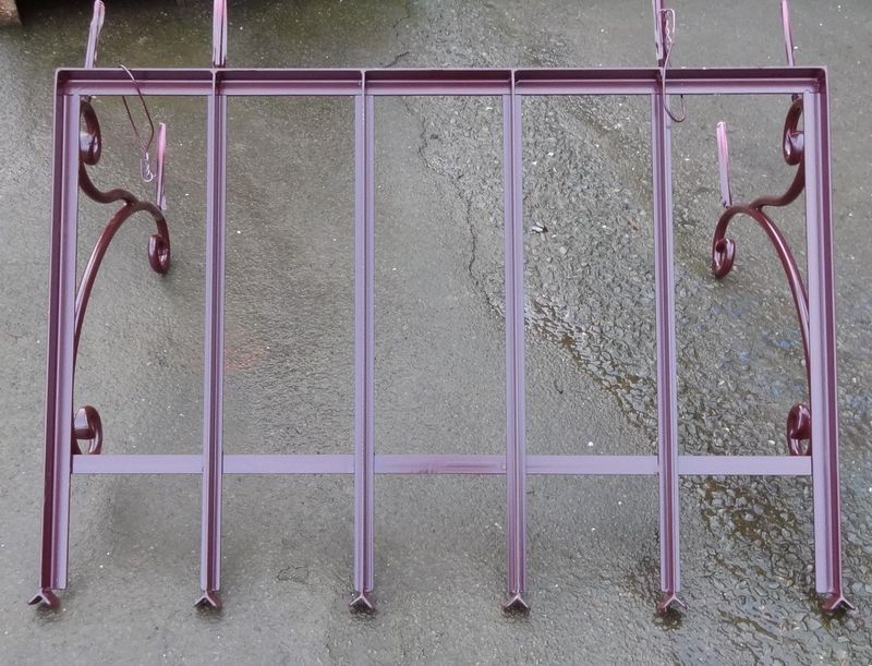 Marquise ancienne reproduite à l'identique ,potences fer rond de 20 mm Marquise ancienne reproduite à l'identique ,potences fer rond de 20 mm