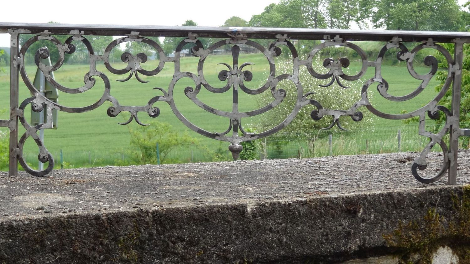 appui de fenêtre Dinard en fer forgé, superbe rendu appui de fenêtre Dinard en fer forgé, superbe rendu