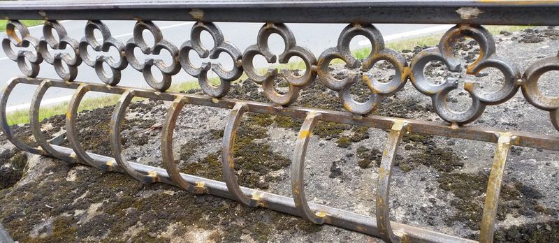 appui de fenêtre avec un décor en fonte appui de fenêtre avec un décor en fonte