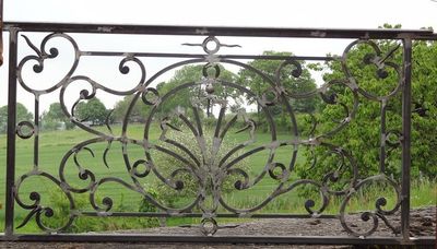 appui de fenêtre reproduction d un modèle XVIII en fer forgé plein appui de fenêtre reproduction d un modèle XVIII en fer forgé plein