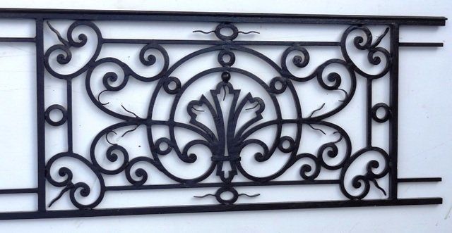 balcon,grille, LOUIS XIV en fer forgé,superbe travail artisanal balcon,grille, LOUIS XIV en fer forgé,superbe travail artisanal