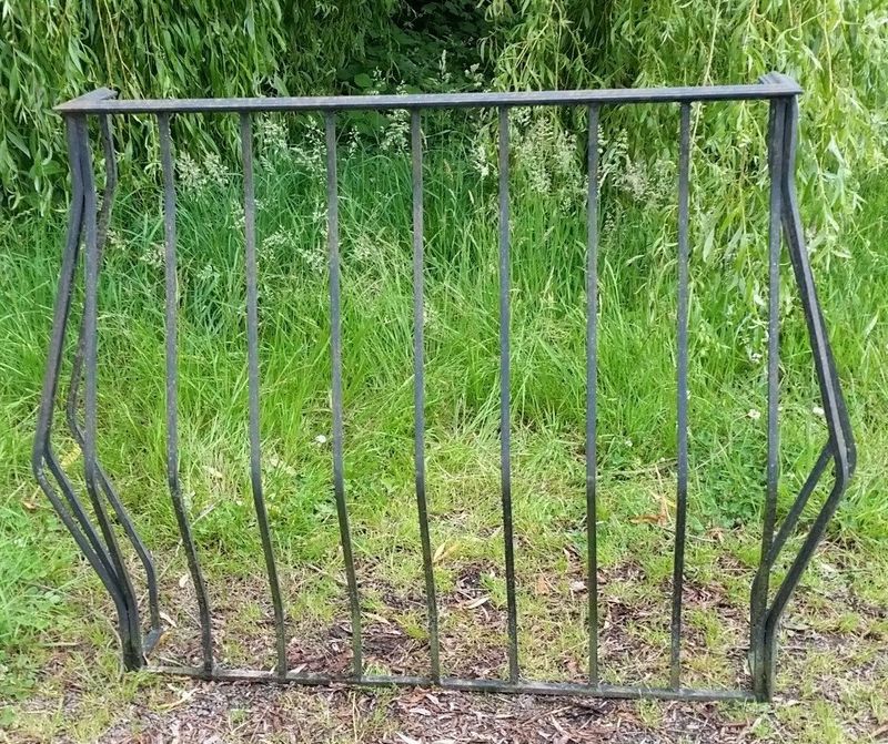 balcon ile du milieu ,fer forgé,vendu au métre linéaire balcon ile du milieu ,fer forgé,vendu au métre linéaire