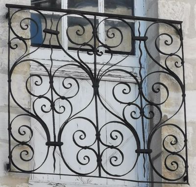 balcon ancien en fer forgé pour reproduction