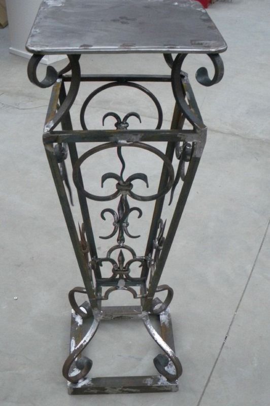 console en fer forgé pour un décor intérieur console en fer forgé pour un décor intérieur