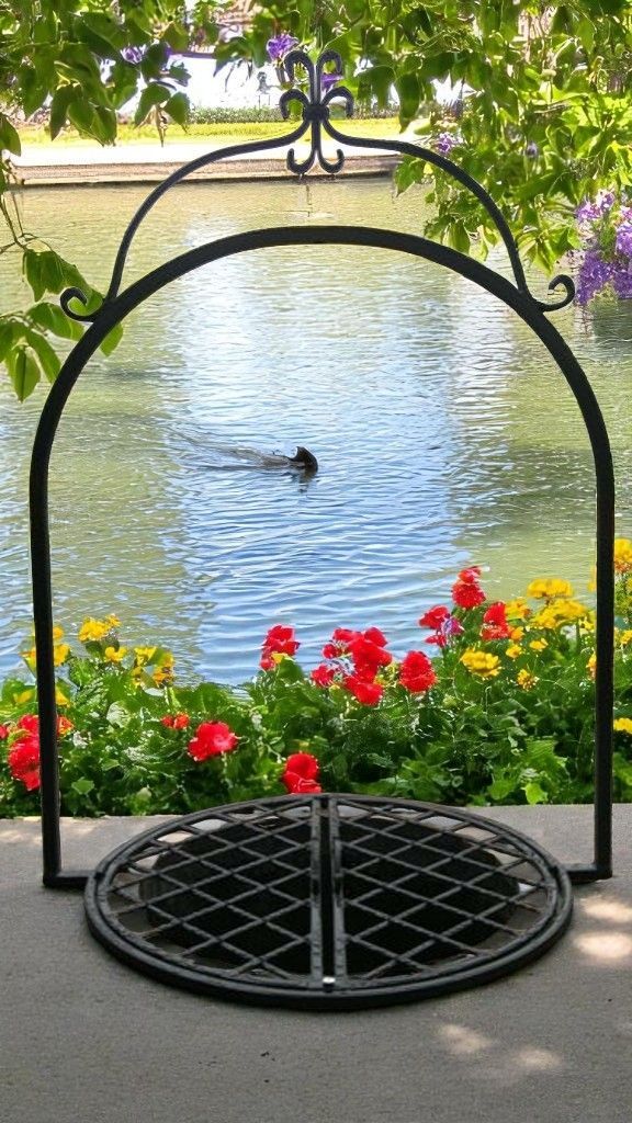 grille de puits en fer forgé avec son arche en fer plein grille de puits en fer forgé avec son arche en fer plein