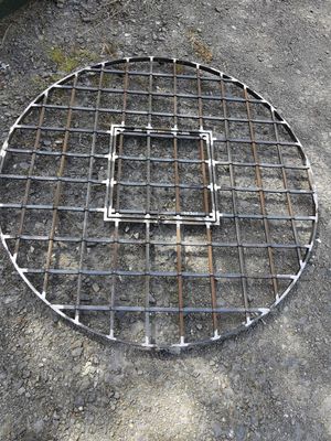 grille de puits décor médiéval avec trappe de 45 x45 cm grille de puits décor médiéval avec trappe de 45 x45 cm