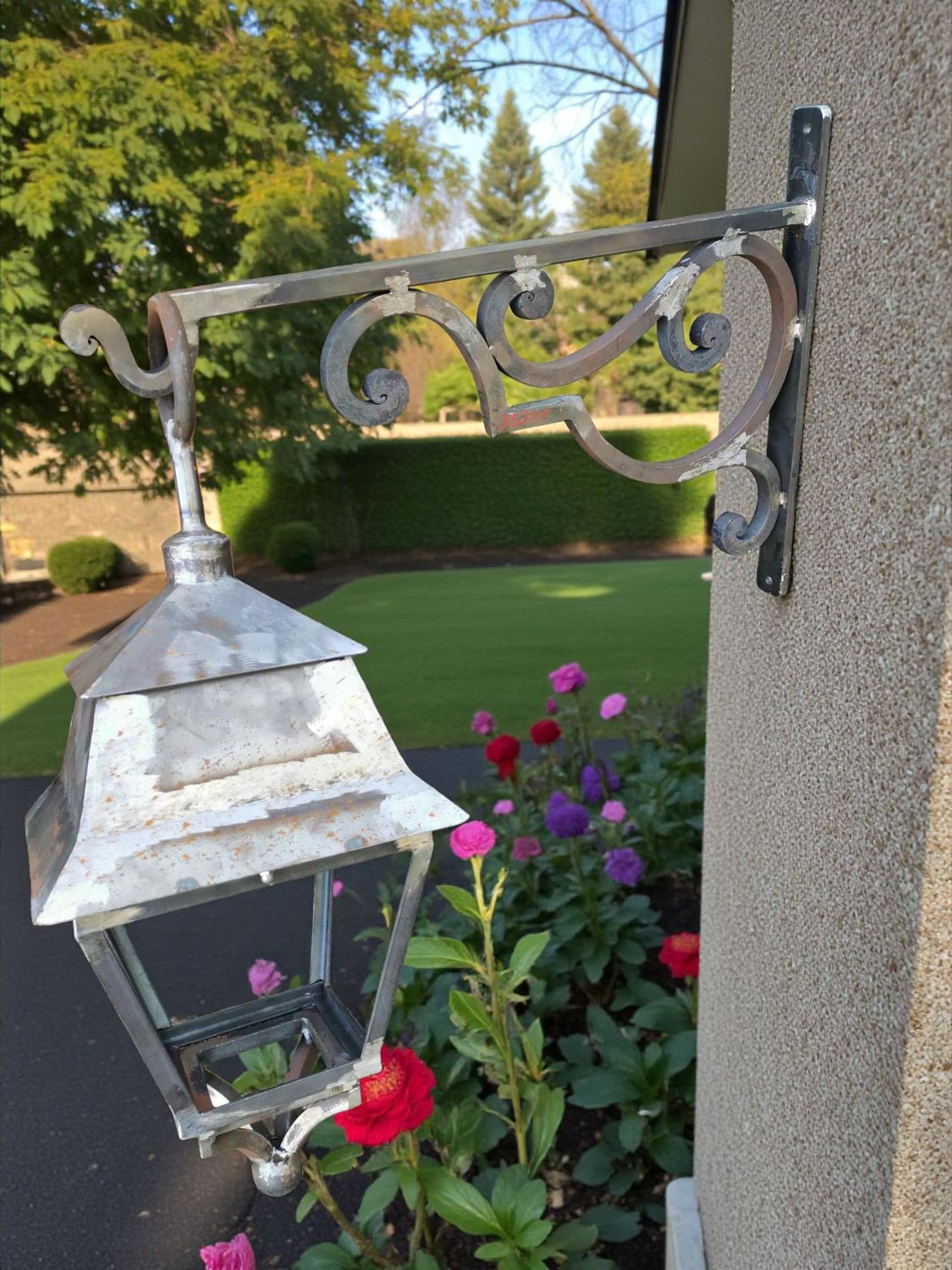 lanterne selon un modèle fin XIX iem fourni par un client lanterne selon un modèle fin XIX iem fourni par un client