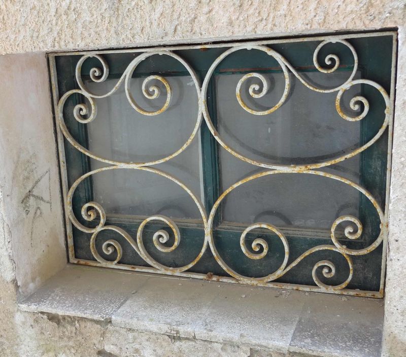 grille de défense ancienne trouvée en Italie grille de défense ancienne trouvée en Italie