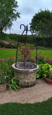 grille de puits décor médiéval avec son arche 3 pieds ,sur mesure grille de puits décor médiéval avec son arche 3 pieds ,sur mesure