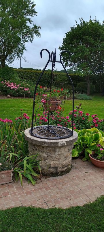 grille de puits décor médiéval avec son arche 3 pieds ,sur mesure grille de puits décor médiéval avec son arche 3 pieds ,sur mesure