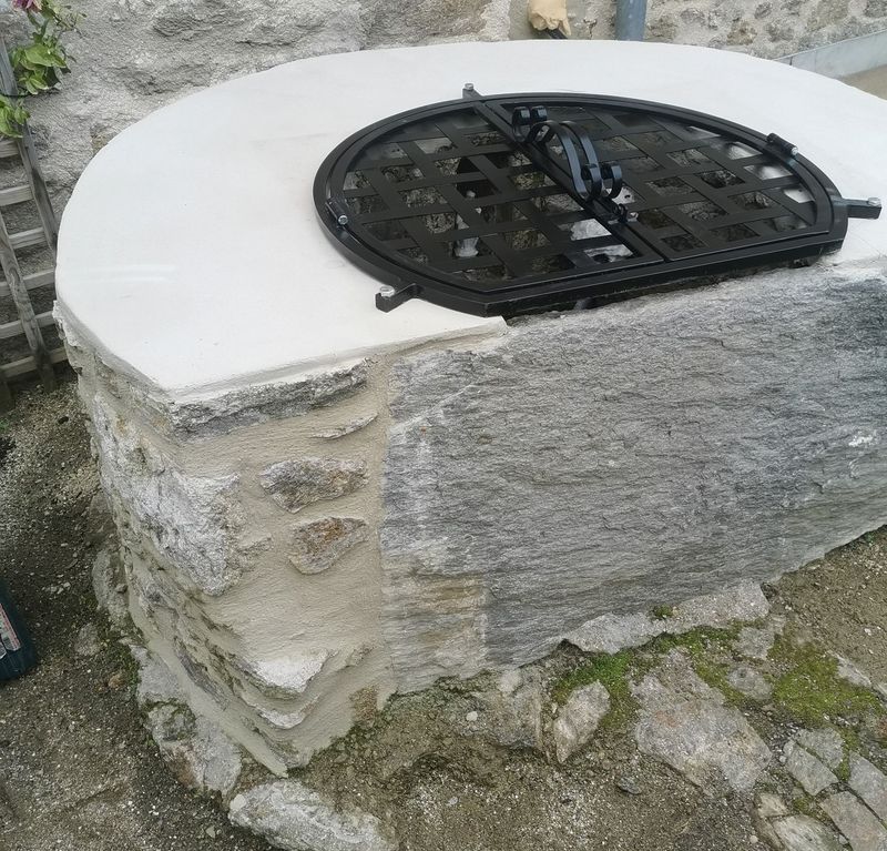 grille de puits sur mesure fer ,deux vantaux ,très résistante grille de puits sur mesure fer ,deux vantaux ,très résistante