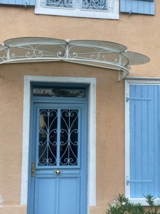 marquise éventail sans potences, posée voici 10 ans chez un client marquise éventail sans potences, posée voici 10 ans chez un client