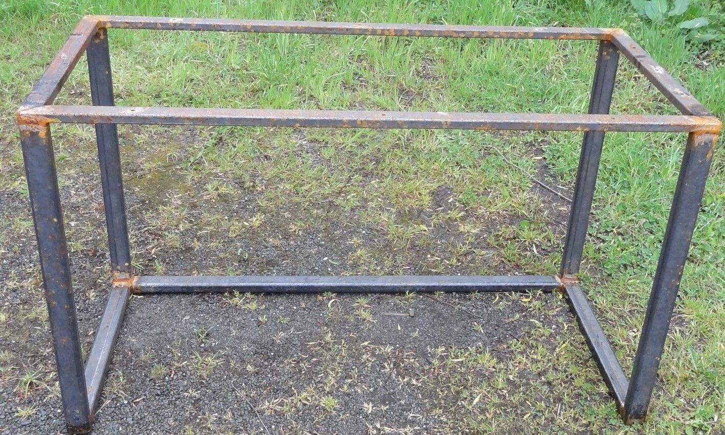 piètement de bureau , établi en tube , très solide et sobre piètement de bureau , établi en tube , très solide et sobre