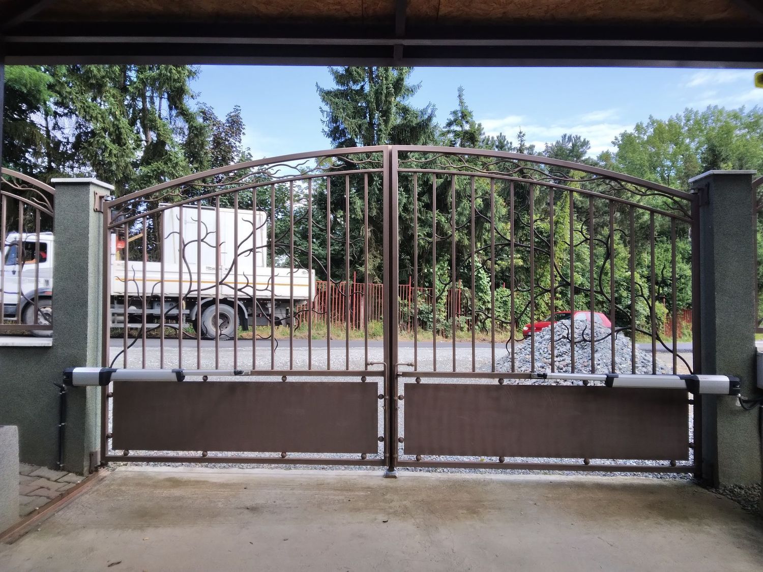 portail 410 cm de large ,deux vantaux de 4 m portail 410 cm de large ,deux vantaux de 4 m