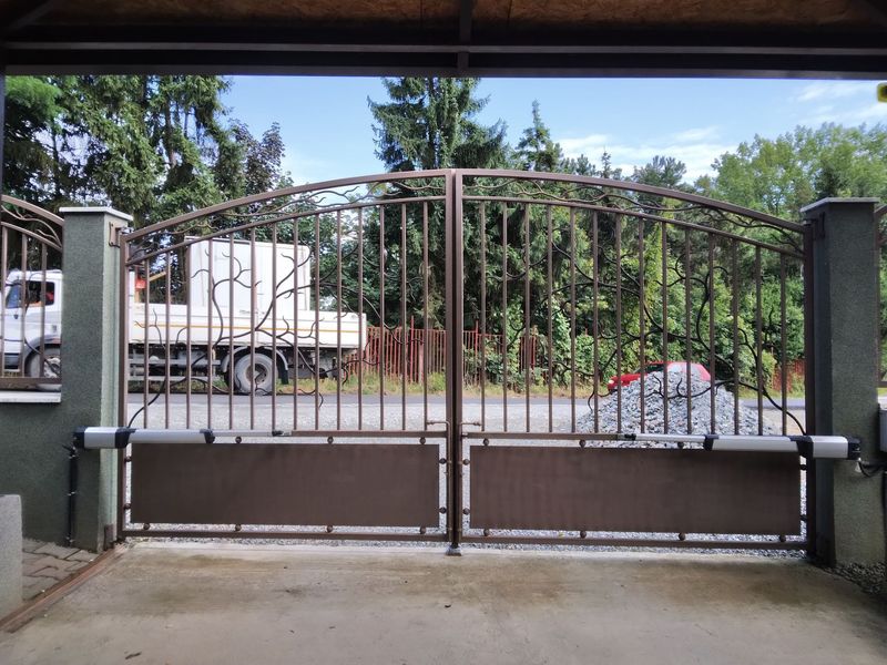 portail 410 cm de large ,deux vantaux de 4 m portail 410 cm de large ,deux vantaux de 4 m