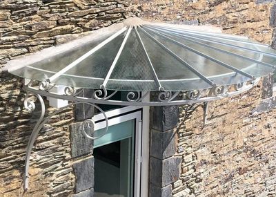 marquise fabriquée selon un dessin d'architecte marquise fabriquée selon un dessin d'architecte