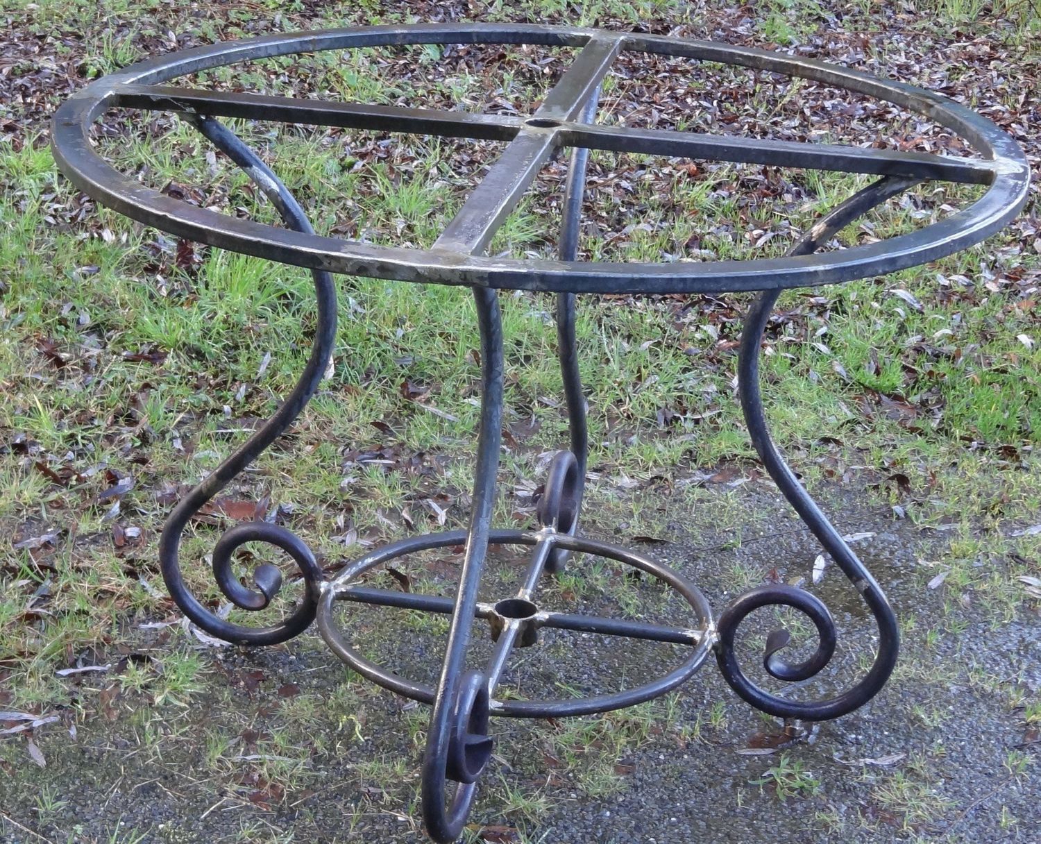 pied de table rond pour un plateau de 140 cm,fer plein de 25 mm pied de table rond pour un plateau de 140 cm,fer plein de 25 mm