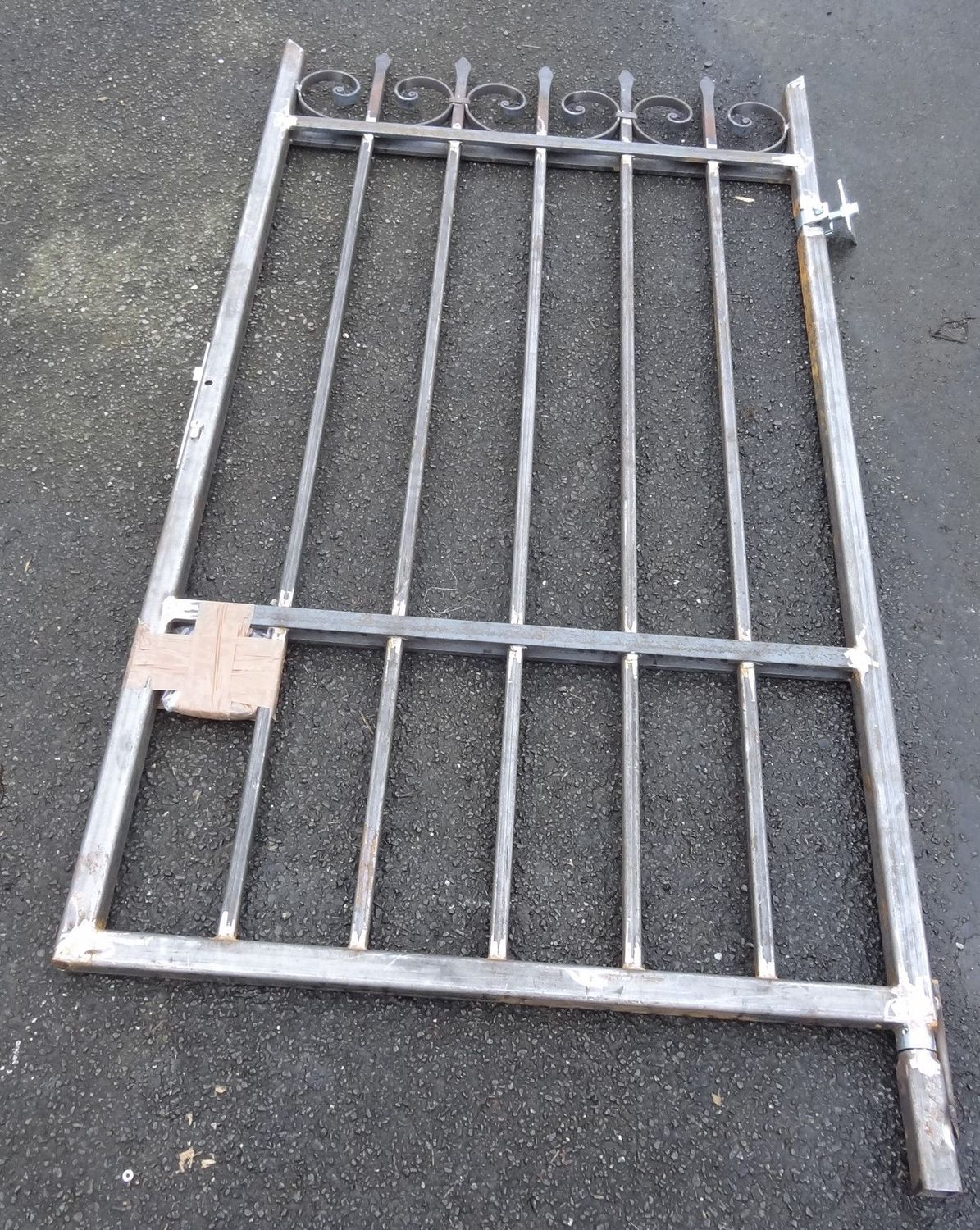 portillon réalisé sur mesure pour un client proche de la mer portillon réalisé sur mesure pour un client proche de la mer