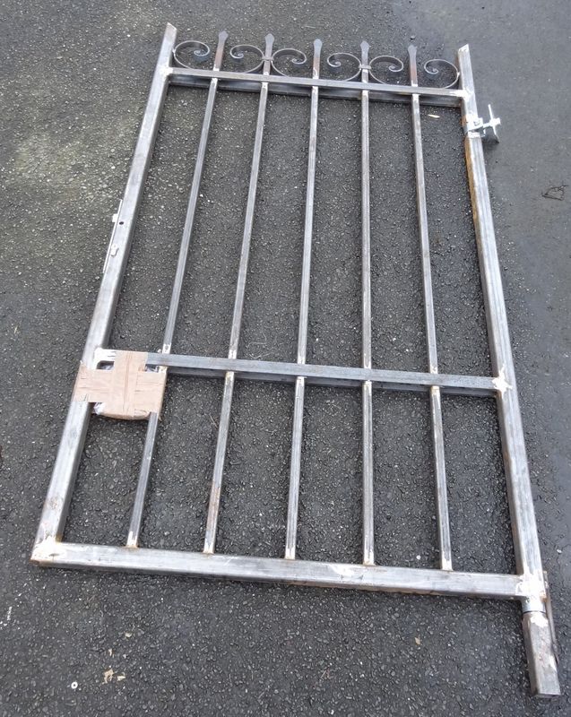 portillon réalisé sur mesure pour un client proche de la mer portillon réalisé sur mesure pour un client proche de la mer