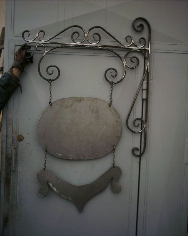 potence et enseigne de magasin en tôle