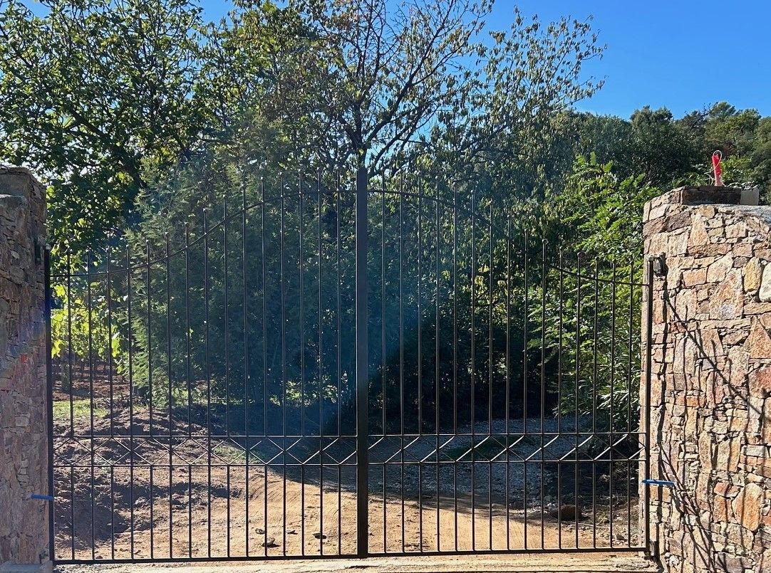 portail fabriqué par un client qui possédait un portail ancien en mauvais état portail fabriqué par un client qui possédait un portail ancien en mauvais état