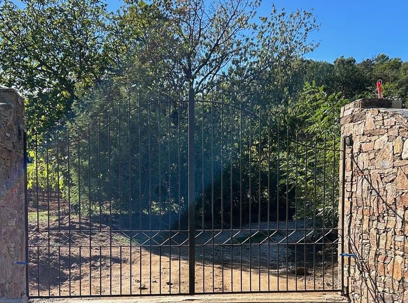 portail fabriqué par un client qui possédait un portail ancien en mauvais état portail fabriqué par un client qui possédait un portail ancien en mauvais état