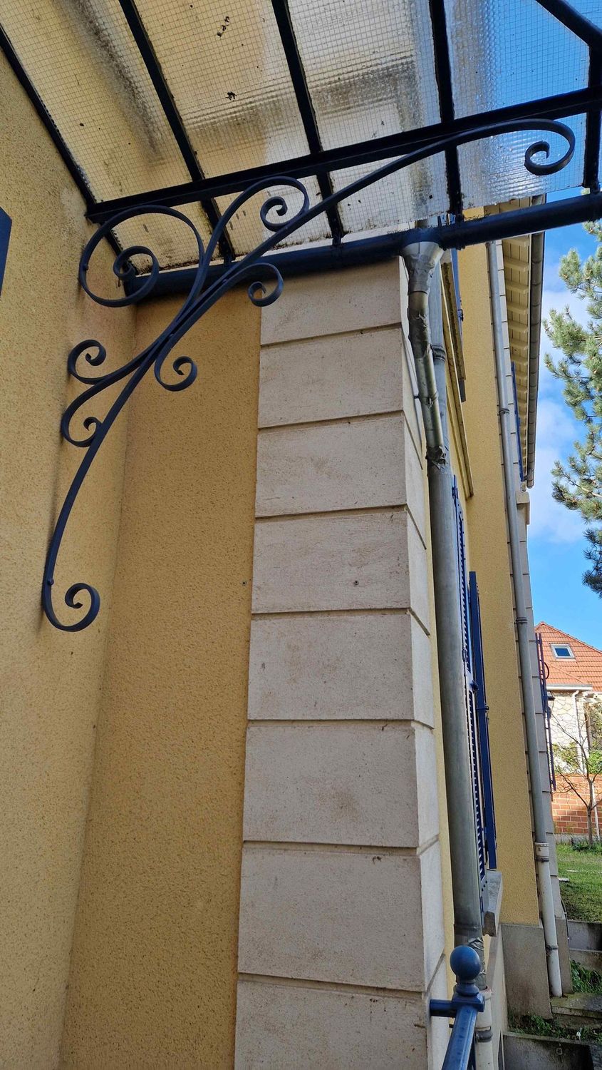 potences fabriquées sur mesure pour une marquise ancienne potences fabriquées sur mesure pour une marquise ancienne