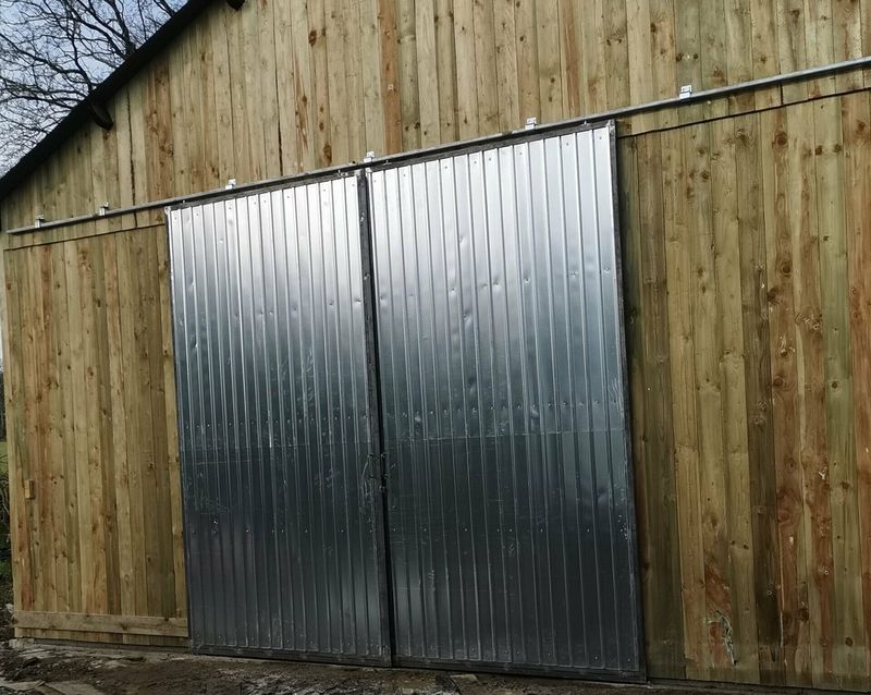 portail coulissant pour hangar, maison en fer et tôle portail coulissant pour hangar, maison en fer et tôle